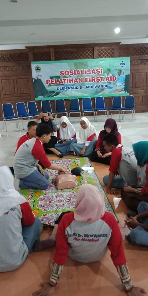 First Aid, Pemberian Pertolongan segera kepada korban sakit atau cedera / kecelakaan