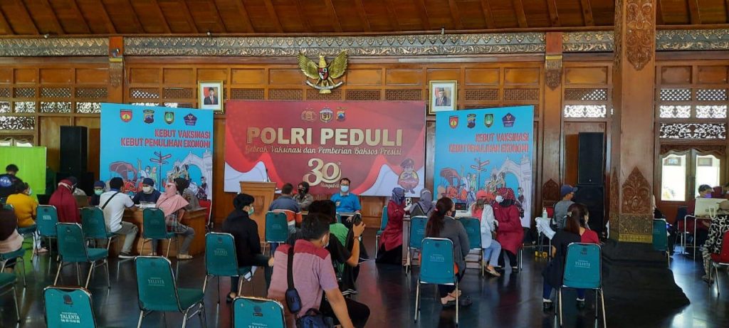 RSUD Dr. Moewardi Ditunjuk Sebagai Salah Satu Tenaga Vaksinator dan Pusat Rujukan KIPI Dalam Giat Polri Peduli “Gebrak Vaksinasi & Pemberian Bansos Presisi” Alumni Akpol 91