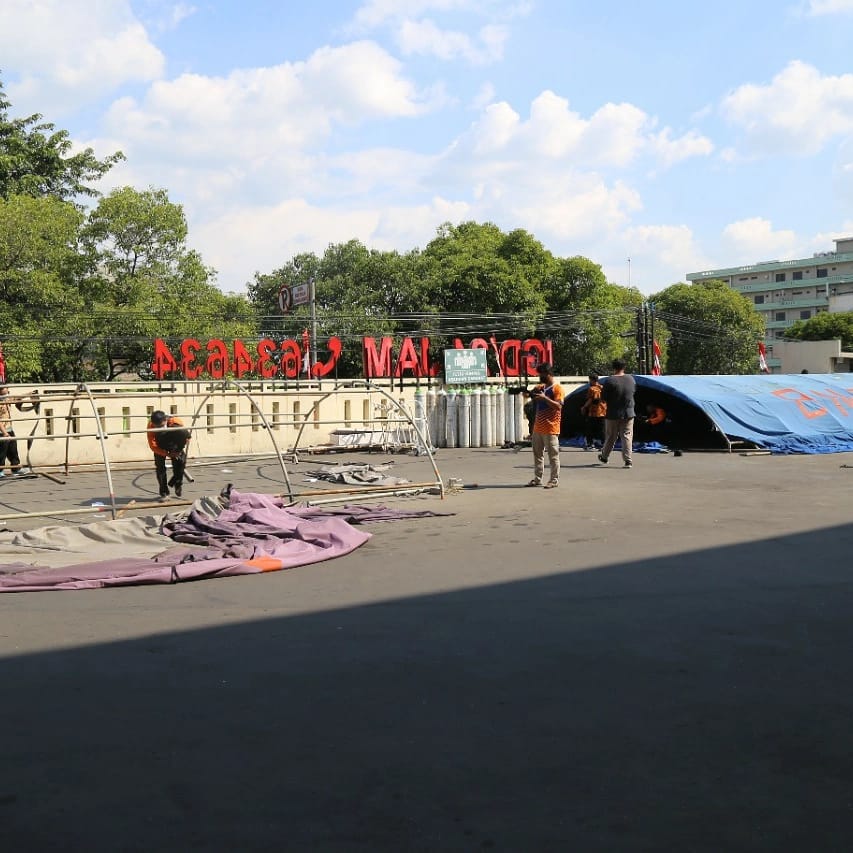 Pembongkaran Tenda Darurat RSUD Dr. Moewardi