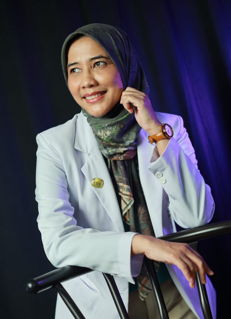 Dr. dr. SUCI WIDHIATI, M.Sc, Sp.KK(K)