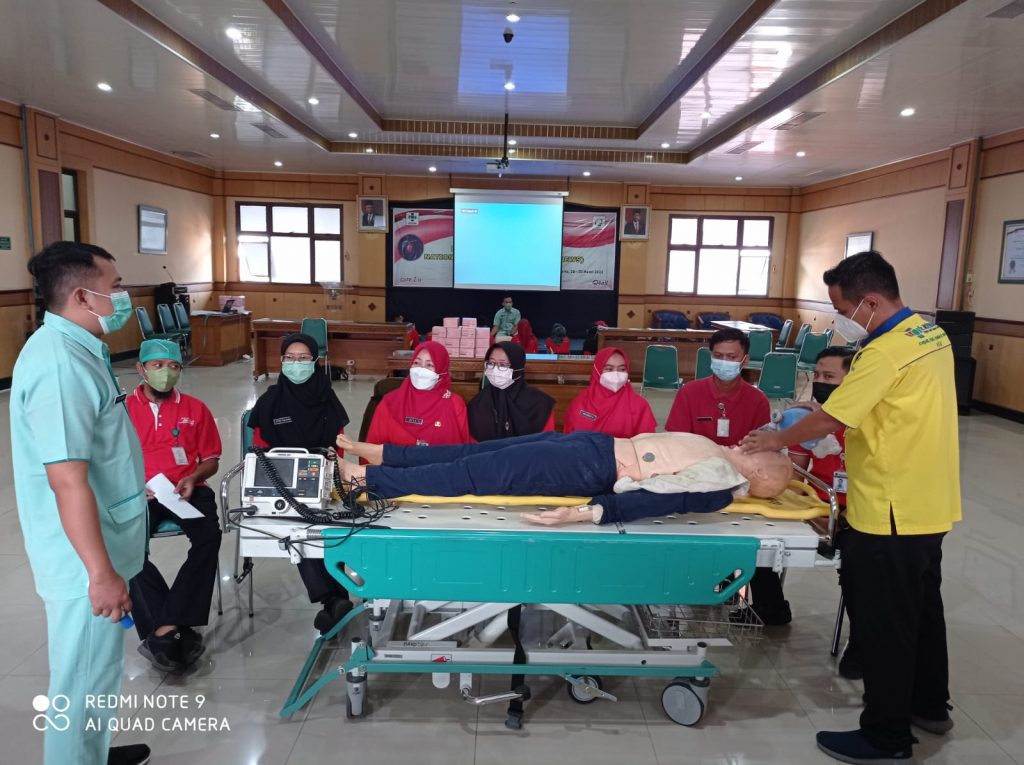 Pelatihan Manajemen Code Blue dan National Early Warning Score (NEWS) RSUD Dr. Moewardi