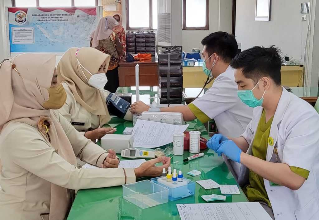 Bakti Sosial Donor Darah Bersama Dharma Wanita Persatuan RSUD Dr. Moewardi