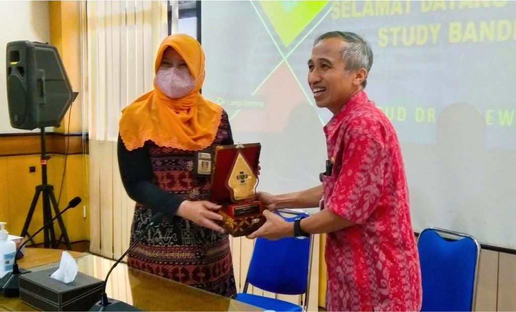 Studi Banding RSUD RA. Kartini Kab. Jepara di RSUD Dr. Moewardi