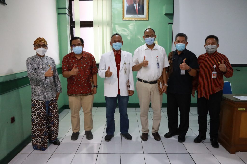 Penyerahan SK Direktur Ketua Kelompok Staf Medis (KSM)