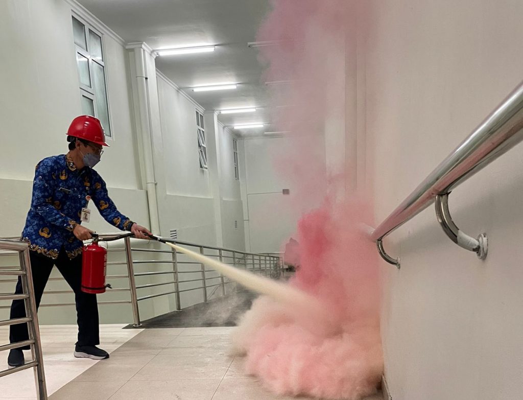 Simulasi Kebakaran dan Penanganannya di Gedung Tulip RSUD Dr. Moewardi