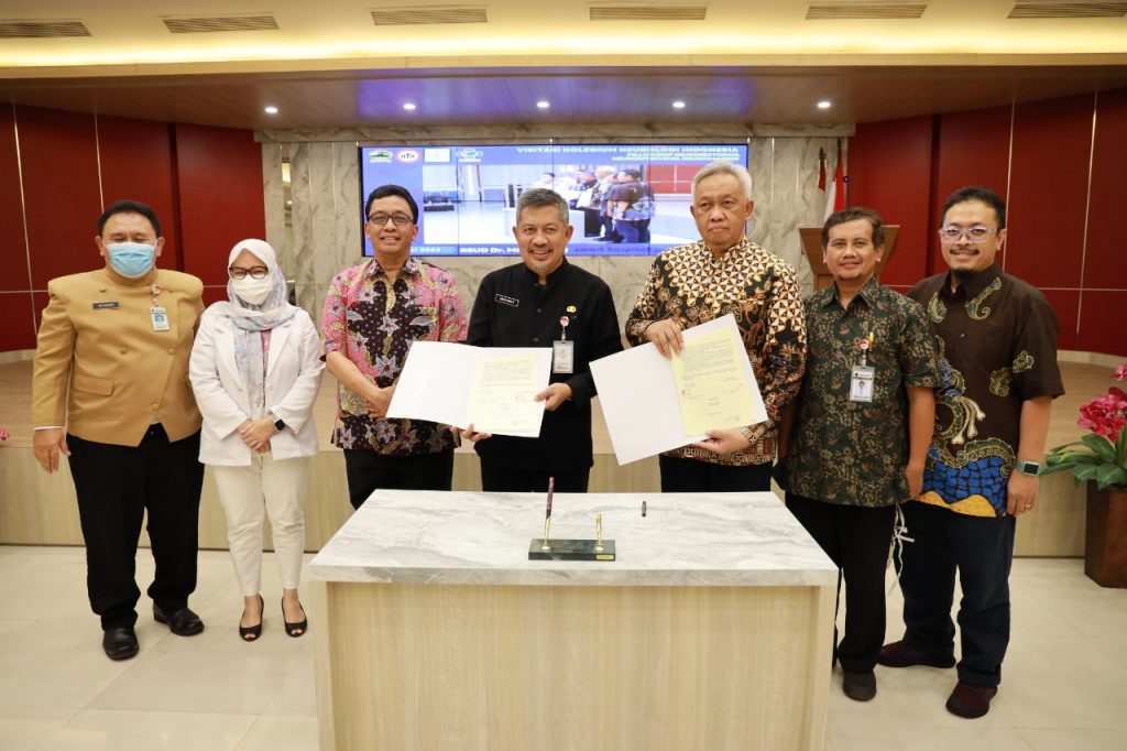 Penandatanganan Perjanjian Kerjasama Penyelenggaraan Fellowship Dokter Spesialis Neurologi RSUD Dr. Moewardi dengan KNI