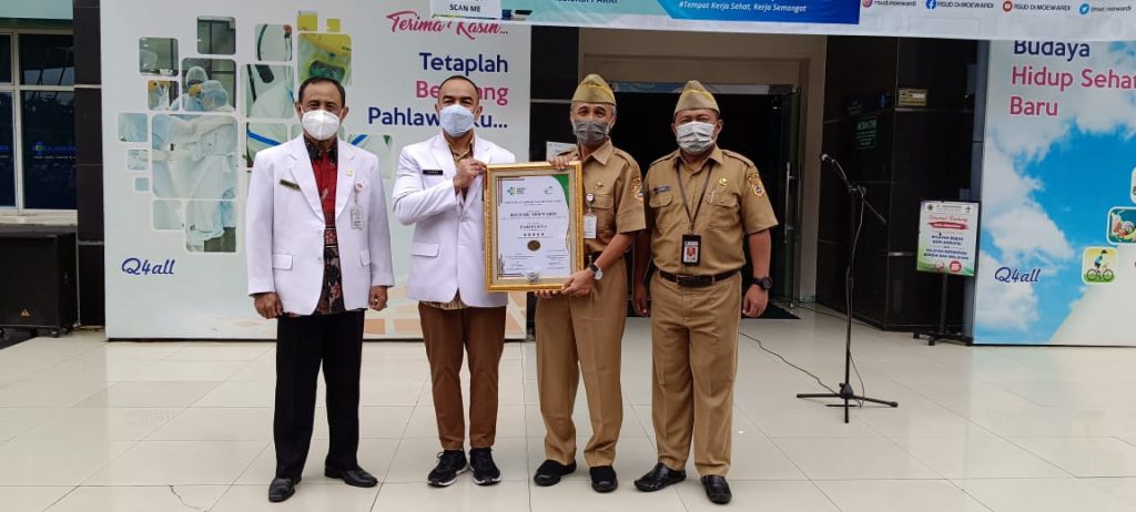 RSUD Dr. Moewardi Menerima Sertifikat Akreditasi Paripurna dari LARS DHP