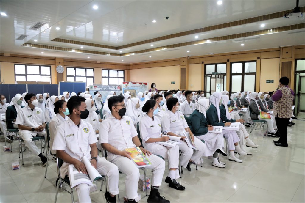 RSUD Dr. Moewardi Gelar Pradik Mahasiswa Keperawatan