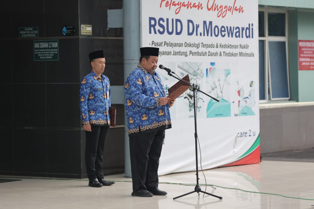 Direksi & Civitas Hospitalia RSUD Dr. Moewardi Laksanakan Upacara HUT KORPRI Secara Langsung dan Daring